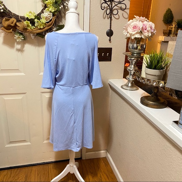 NWT Boohoo Maternity Cold Shoulder Wrap Blue Dress - Picture 10 of 12